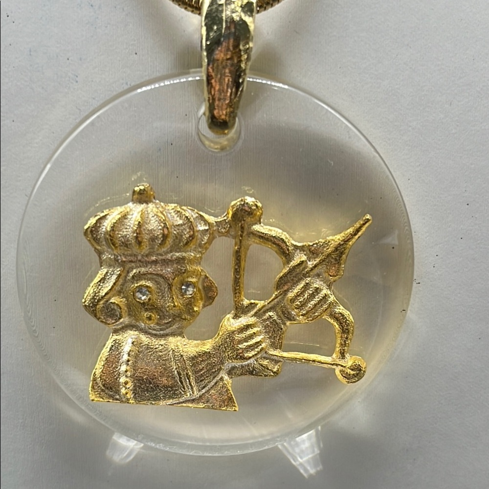 Lucite gold tone costume jewelry archer necklace unmarked 2.5 in circumference